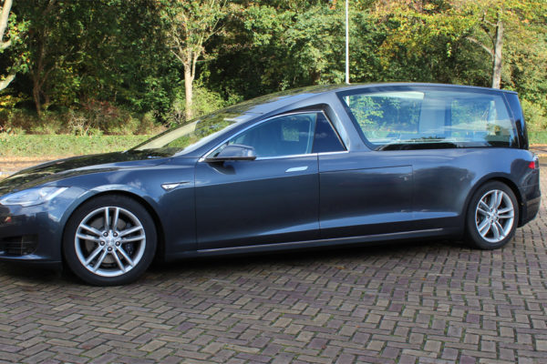 Tesla Bestattungswagen